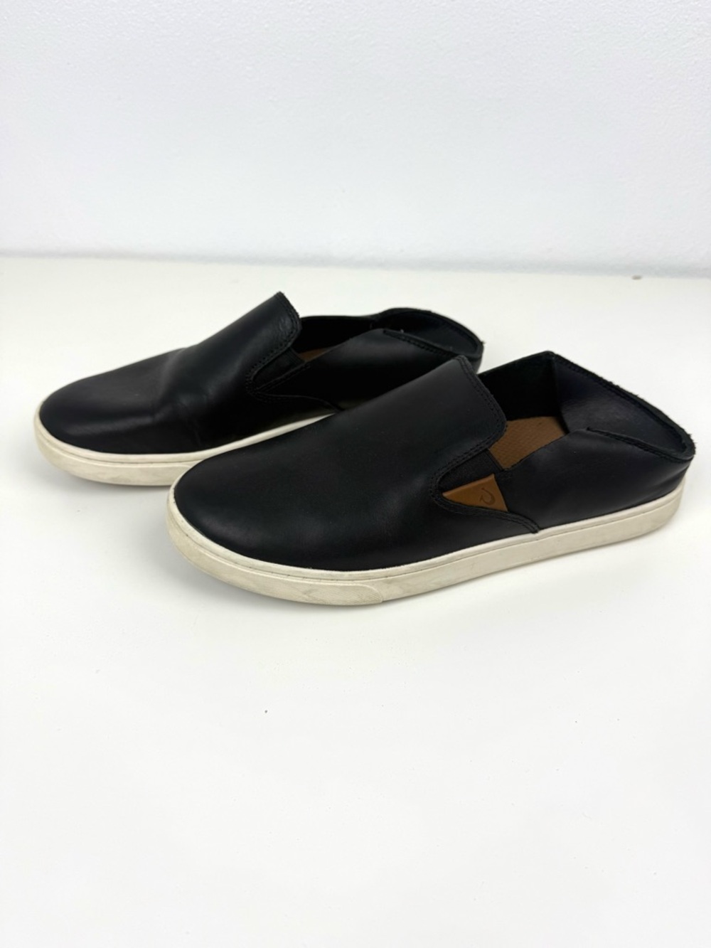 OluKai Pehuea Leather Slip On 2 Way Loafer Shoes